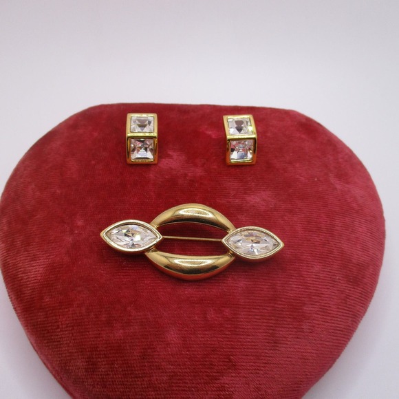 Vintage SAL Swarovski Goldtone Clear Rhinestones Brooch and Pierced Earrings Set - Picture 1 of 10